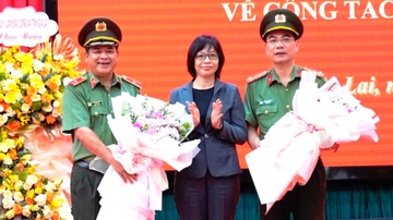 Giam doc Cong an tinh Gia Lai va 15 can bo lanh dao nghi cong tac hinh anh