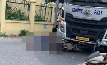 Va cham oto tai, co gai di xe may tu vong hinh anh