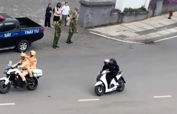 Học sinh lái xe SH chen vào đoàn xe ưu tiên ở Đà Lạt