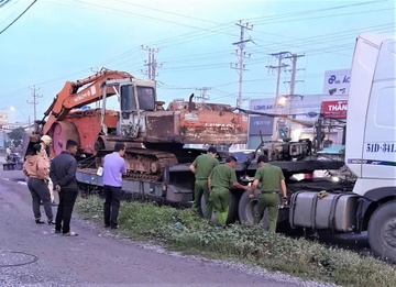 Nga vao xe container, 2 nguoi phu nu tu vong hinh anh