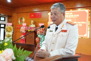 Giam doc Cong an tinh Kon Tum nghi huu hinh anh