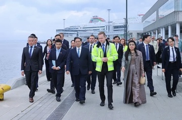 Thủ tướng Phạm Minh Chính thăm phố cổ, cảng biển của Estonia