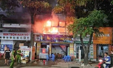 Chay du doi tai quan lau nuong o Ha Noi hinh anh