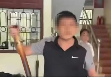 Xon xao clip can bo thue o Thanh Hoa co loi le thieu chuan muc hinh anh