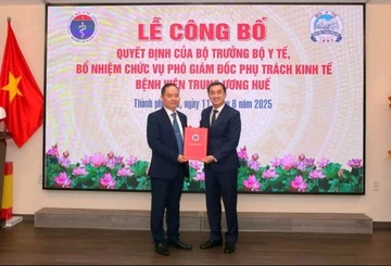 Benh vien Trung uong Hue co tan Pho giam doc hinh anh
