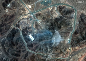 Seymour Hersh: Iran da bi mat chuyen uranium truoc cuoc khong kich My hinh anh