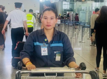 Nhan vien xe day Noi Bai nhat duoc boc tien tri gia gan 100 trieu dong hinh anh