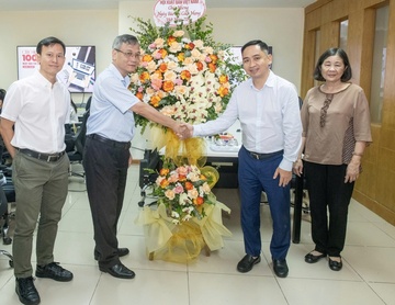 Hoi Xuat ban VN chuc mung 100 nam ngay Bao chi Cach mang Viet Nam hinh anh