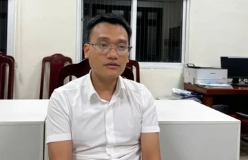 Mot pho chu tich UBND thi tran o Ha Noi bi bat vi san xuat con gia hinh anh