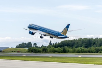 Vietnam Airlines hạ cánh khẩn cấp cứu hành khách