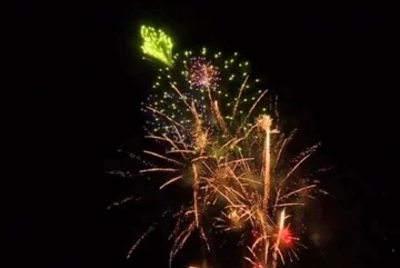 Toi 30/6, Ca Mau ban phao hoa mung hop nhat voi Bac Lieu hinh anh