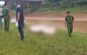 Di giang luoi, phat hien thi the nam gioi bi troi tay troi song hinh anh