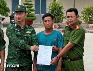 Nghi pham dung keo sat hai me vo ra dau thu hinh anh