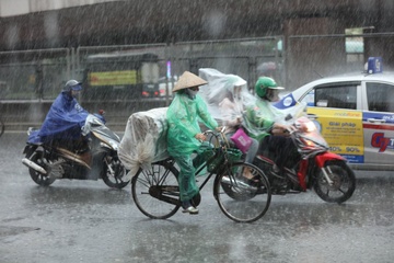 Mua lon tiep tuc bao trum mien Bac hinh anh