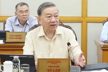 Tong Bi thu chu tri hop Bo Chinh tri, Ban Bi thu ve sap xep bo may hinh anh