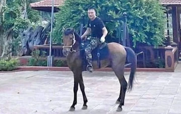 Vi 'ngộ' - từ kẻ có bệnh án tâm thần đến ông trùm thế giới ngầm