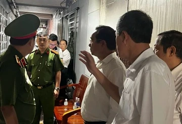 Chủ tịch TP.HCM Nguyễn Văn Được xuống hiện trường vụ cháy 8 người chết