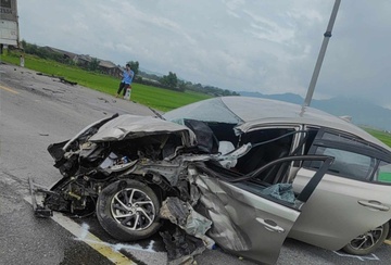 Oto con bi vo nat phan dau, xe tai roi banh sau va cham tren quoc lo 1 hinh anh
