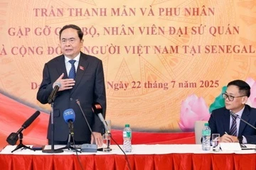 Chủ tịch Quốc hội gặp gỡ cộng đồng người Việt Nam tại Senegal