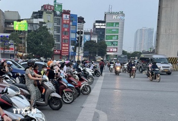 Cam xe may chay xang dau can di kem co che chuyen doi hinh anh