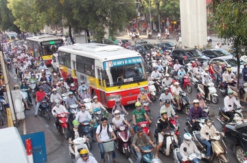 9 phường nào ở Hà Nội trong vùng cấm xe máy chạy xăng?