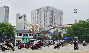 Hà Nội cấm xe máy xăng từ Vành đai 1: Dân chung cư sạc xe điện ở đâu?