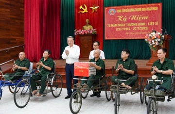 Nguoi co cong voi cach mang la tai san quy bau cua dan toc hinh anh