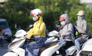 Mien Bac nang nong dinh diem truoc khi don mua bao hinh anh