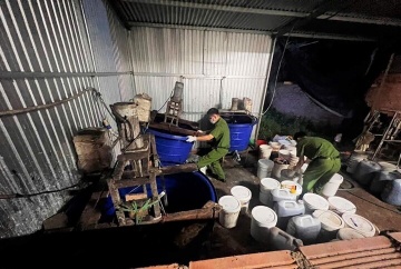 Triệt phá cơ sở nghi sản xuất phân bón giả quy mô lớn