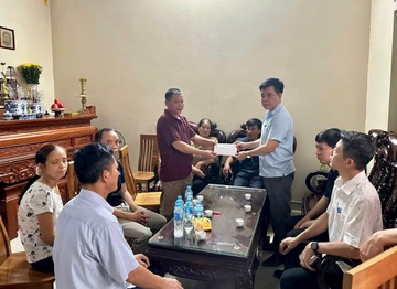 Xot xa 4 nguoi cung mot gia dinh tu nan trong vu lat tau o Quang Ninh hinh anh