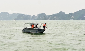 Tìm thấy thi thể cháu bé trong vụ lật tàu trên vịnh Hạ Long