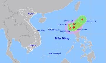 Áp thấp nhiệt đới vào Biển Đông liên tục đổi hướng, ngày mai thành bão