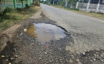 Xe công trình cày nát đường vào Di tích Quốc gia đặc biệt