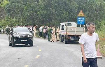 Ngã xe máy, nam thanh niên bàng hoàng phát hiện một thi thể bên cạnh