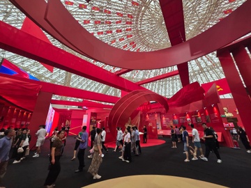 Sach tuong tac ve cac ky Dai hoi Dang thu hut moi tang lop nhan dan hinh anh