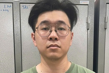 Danh tính người đàn ông xăm trổ hành hung phụ nữ ở chung cư Hà Nội