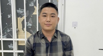 Khoi to nam thanh nien tu nga xe roi danh tai xe taxi gay song mui hinh anh