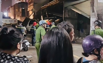 Nổ lớn bên trong công ty ở TP.HCM, 'xé toạc' nhiều nhà dân