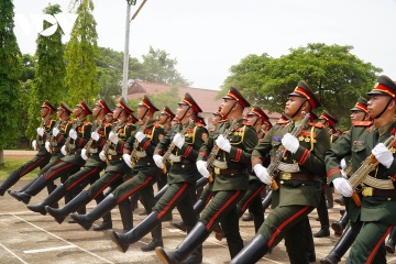 Quân đội nhân dân Lào sang Việt Nam tham gia diễu binh