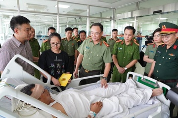 Đoàn Bộ Công an thăm Đại úy CSCĐ bị thương khi bảo vệ hợp luyện A80