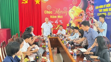 May hong, benh vien van ke khai tan soi cho 255 benh nhan hinh anh