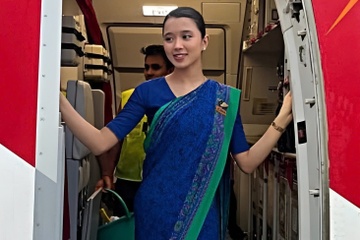 Mẹ nữ tiếp viên 22 tuổi của Air India tử nạn: 'Con gái tôi đâu rồi'