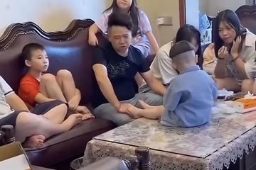 Ong cau 'kho nhat Trung Quoc' vi phai cham 16 dua chau ve nghi he hinh anh