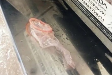 'Khung bo sushi' tro lai voi mot chiec bao cao su o Nhat Ban hinh anh