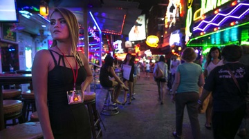Gai ban hoa lieu minh muu sinh trong lenh gioi nghiem o Thai Lan hinh anh