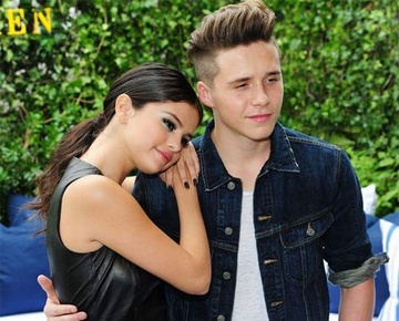 Theo chan sao: Brooklyn Beckham tinh tu ben Selena Gomez hinh anh