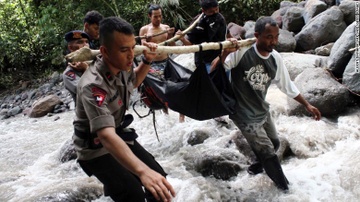 Lu lut, lo dat o Indonesia lam 24 nguoi thiet mang hinh anh