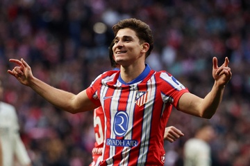 Atletico Madrid chiem ngoi dau La Liga hinh anh