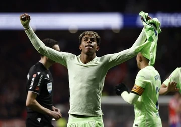 Yamal toa sang giup Barca thang nguoc Atletico Madrid hinh anh