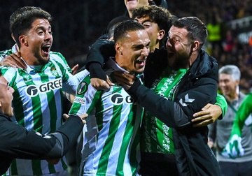 Antony tỏa sáng, Betis làm nên lịch sử